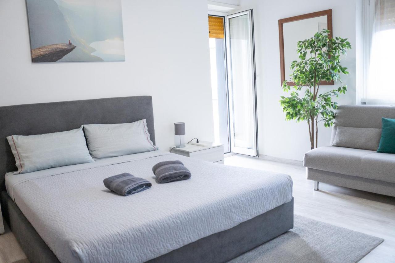 Nonna Pina Guest House Moderno Appartamento Vicino Metro AWifi,Netflix Roma Exterior foto
